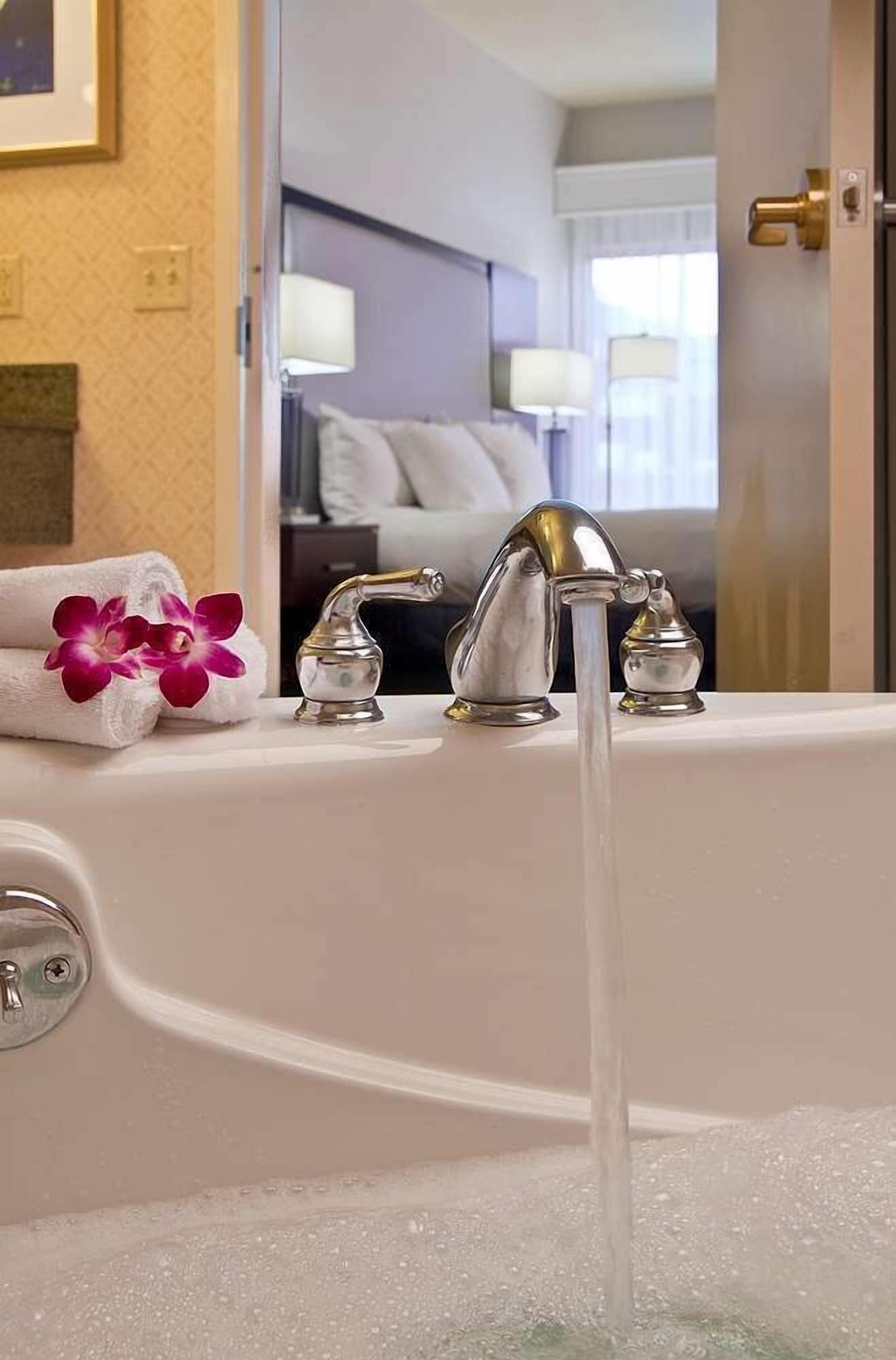 Hilton Scranton & Conference Center Otel Dış mekan fotoğraf