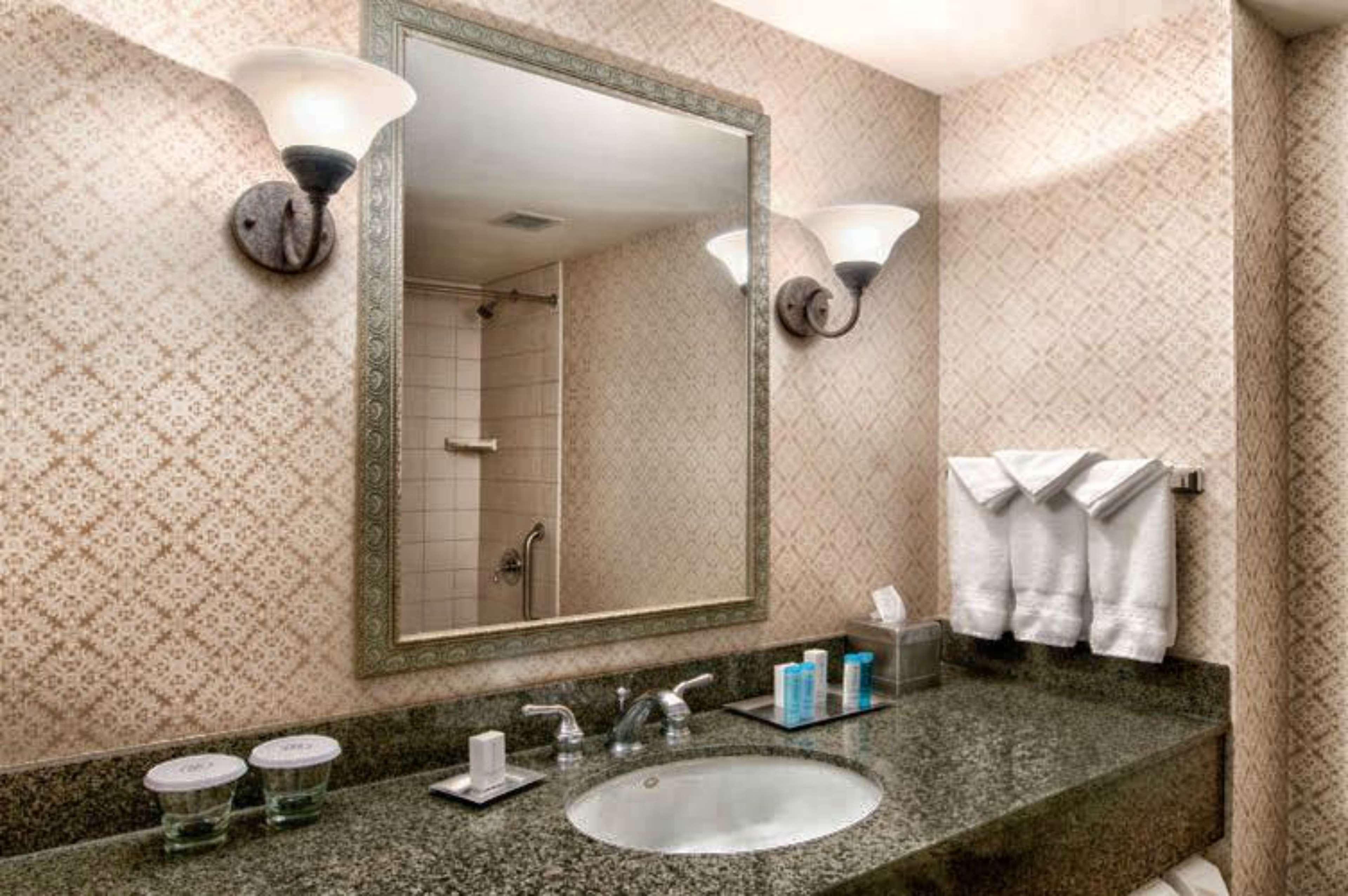 Hilton Scranton & Conference Center Otel Dış mekan fotoğraf